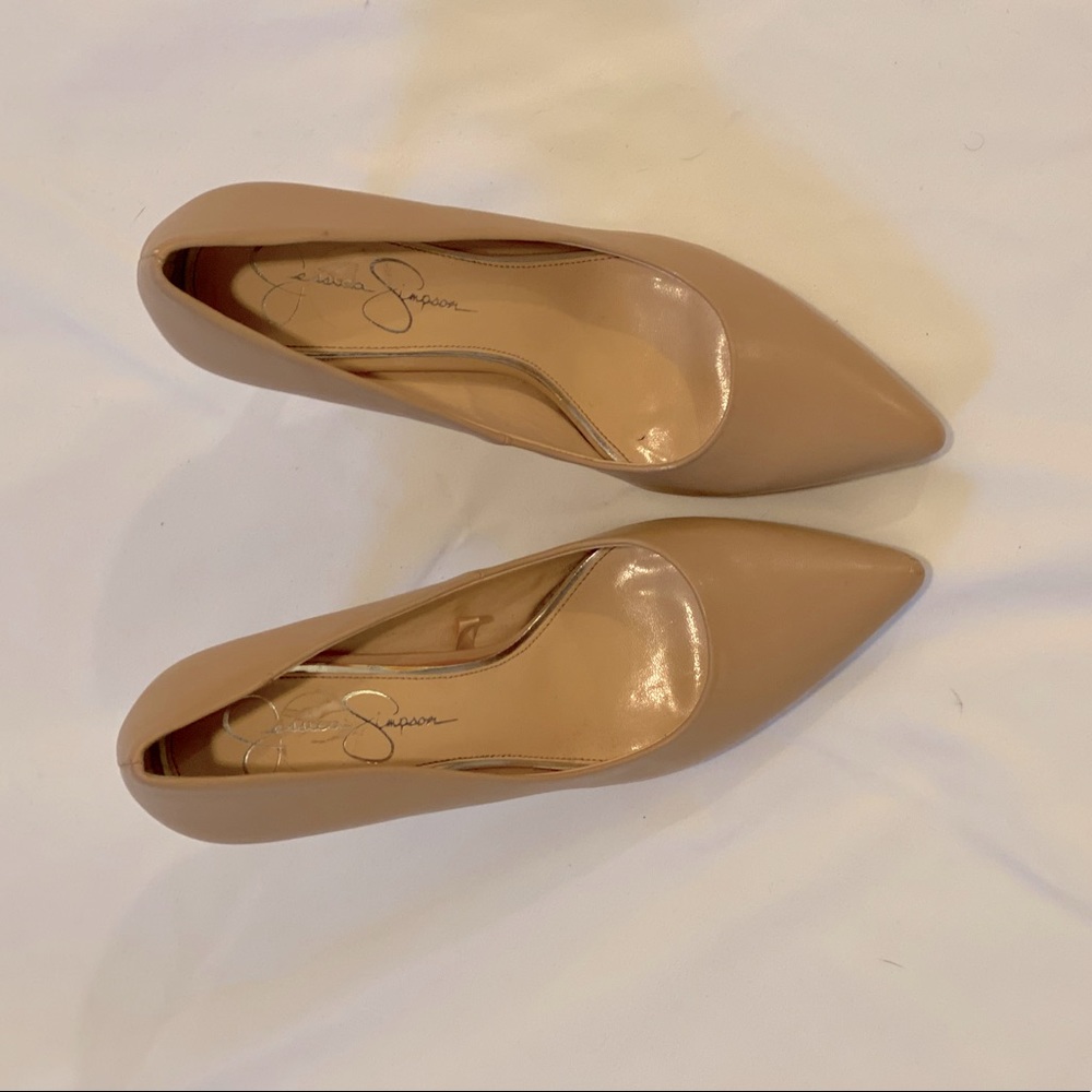 Skinny point toe pumps